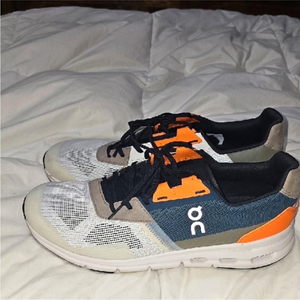 On Running Men’s Sz 11 Shoes
